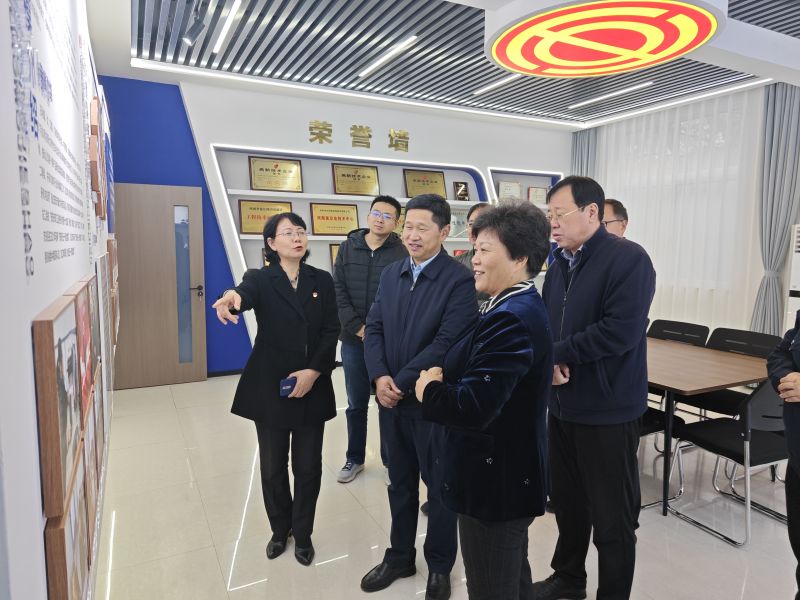 日操网2025年05月09日上午 安阳市人大常委会副主任、市总工会党组书记、主席夏军一行莅临华阳电磁铁参观调研；对公司2023年全国五一劳动奖章获得者汪利娜慰问，并听取劳模工作室相关情况汇报